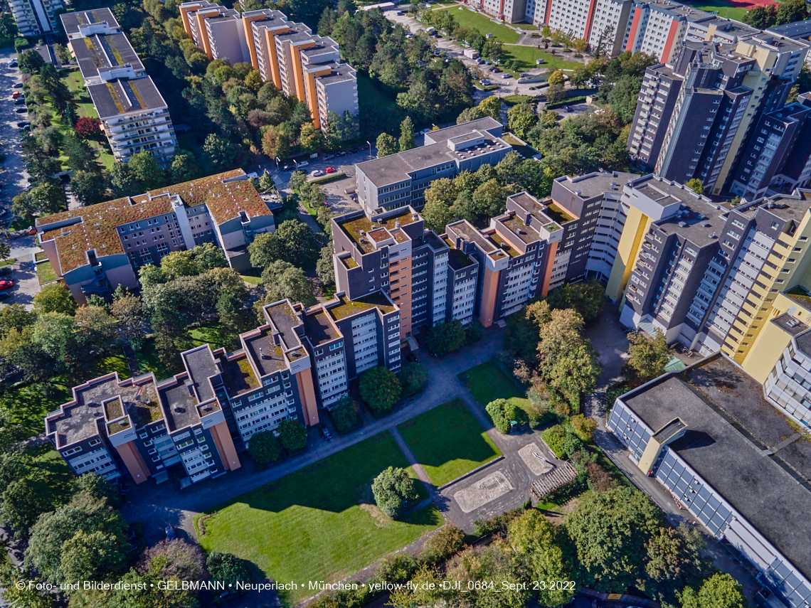 23.09.2022 - Karl-Marx-Ring 53-53c und Studentenwohnheim und Marx-Zentrum in Neuperlach
